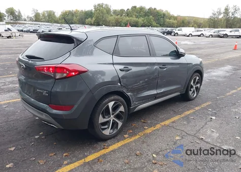 2017 Hyundai Tucson Sport z USA, uszkodzony, nr VIN KM8J3CA2XHU336039